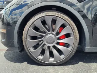 Tesla Model Y 2023 AWD Performance 4dr Crossover