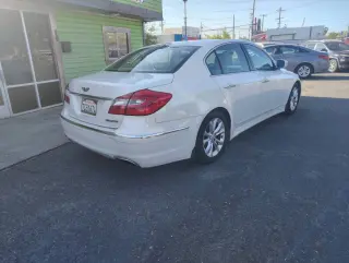2013 Hyundai Genesis