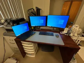 2022 Dell 5520laptop+Dual 24fhd Monitors