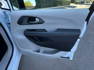 2024 Chrysler Pacifica Plug-In Hybrid Select