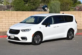 2024 Chrysler Pacifica Plug-In Hybrid Select