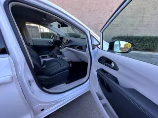 2024 Chrysler Pacifica Plug-In Hybrid Select