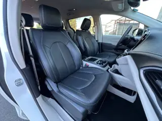 2024 Chrysler Pacifica Plug-In Hybrid Select
