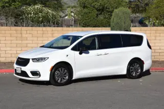 2024 Chrysler Pacifica Plug-In Hybrid Select