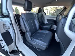 2024 Chrysler Pacifica Plug-In Hybrid Select