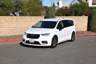 2024 Chrysler Pacifica Plug-In Hybrid Select