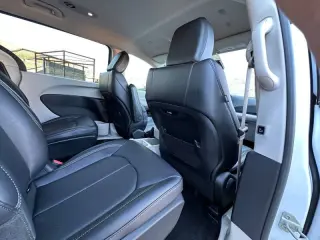 2024 Chrysler Pacifica Plug-In Hybrid Select