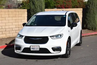 2024 Chrysler Pacifica Plug-In Hybrid Select
