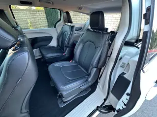 2024 Chrysler Pacifica Plug-In Hybrid Select