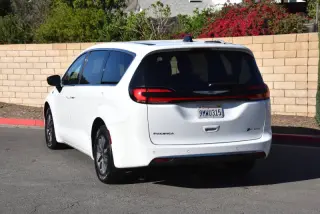 2024 Chrysler Pacifica Plug-In Hybrid Select