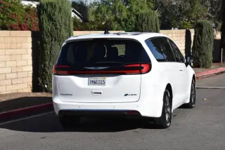 2024 Chrysler Pacifica Plug-In Hybrid Select