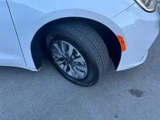 2024 Chrysler Pacifica Plug-In Hybrid Select