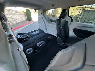 2024 Chrysler Pacifica Plug-In Hybrid Select