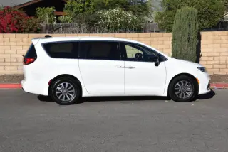 2024 Chrysler Pacifica Plug-In Hybrid Select