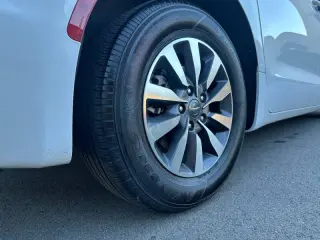 2024 Chrysler Pacifica Plug-In Hybrid Select