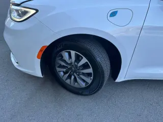 2024 Chrysler Pacifica Plug-In Hybrid Select