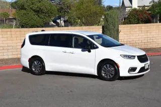 2024 Chrysler Pacifica Plug-In Hybrid Select