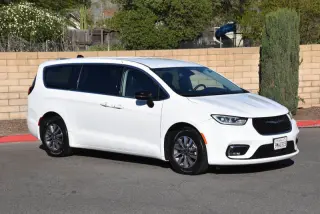 2024 Chrysler Pacifica Plug-In Hybrid Select