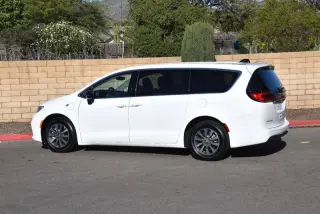 2024 Chrysler Pacifica Plug-In Hybrid Select