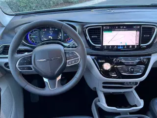 2024 Chrysler Pacifica Plug-In Hybrid Select