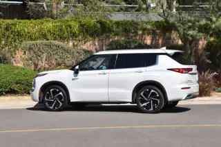 2023 Mitsubishi Outlander PHEV SEL