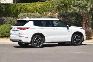 2023 Mitsubishi Outlander PHEV SEL