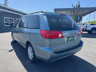 2008 Toyota Sienna LE 7-Passenger