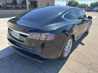 2015 Tesla Model S