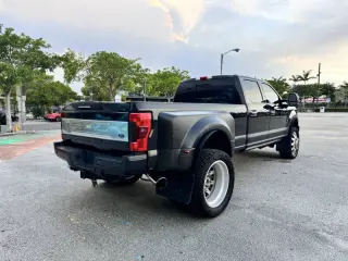 2017 Ford F-350 Super Duty Platinum
