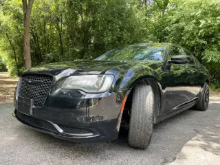 2018 Chrysler 300 Touring L