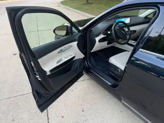 2023 Genesis GV70