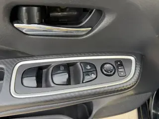 2021 Nissan Versa SR