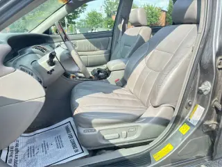 2004 Toyota Avalon XL