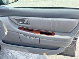 2004 Toyota Avalon XL