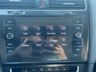 2018 Volkswagen Golf TSI SE