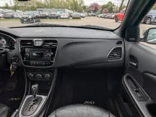 2013 Chrysler 200 Limited