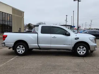 2017 Nissan Titan