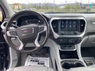 2022 GMC Acadia SLT