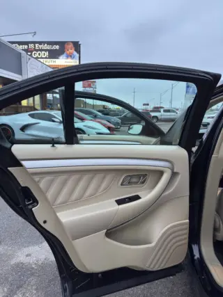 2017 Ford Taurus SE