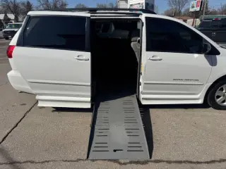 2008 Toyota Sienna LE 7-Passenger