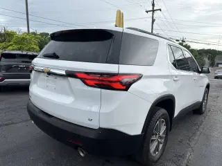 2022 Chevrolet Traverse LT Cloth
