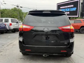 2017 Toyota Sienna XLE Premium 8-Passenger