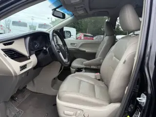 2017 Toyota Sienna XLE Premium 8-Passenger