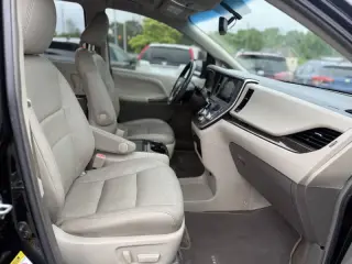 2017 Toyota Sienna XLE Premium 8-Passenger