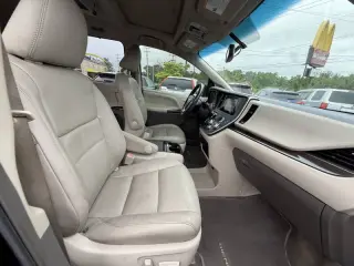 2017 Toyota Sienna XLE Premium 8-Passenger