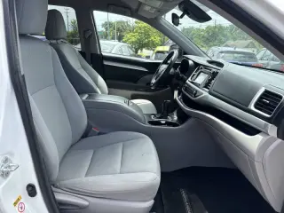 2017 Toyota Highlander LE