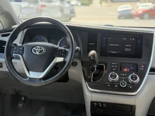 2015 Toyota Sienna XLE Premium 8-Passenger