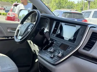 2015 Toyota Sienna XLE Premium 8-Passenger
