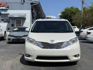 2015 Toyota Sienna XLE Premium 8-Passenger