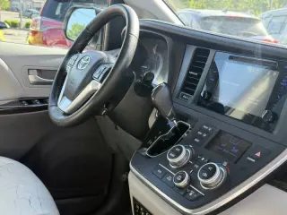 2015 Toyota Sienna XLE Premium 8-Passenger